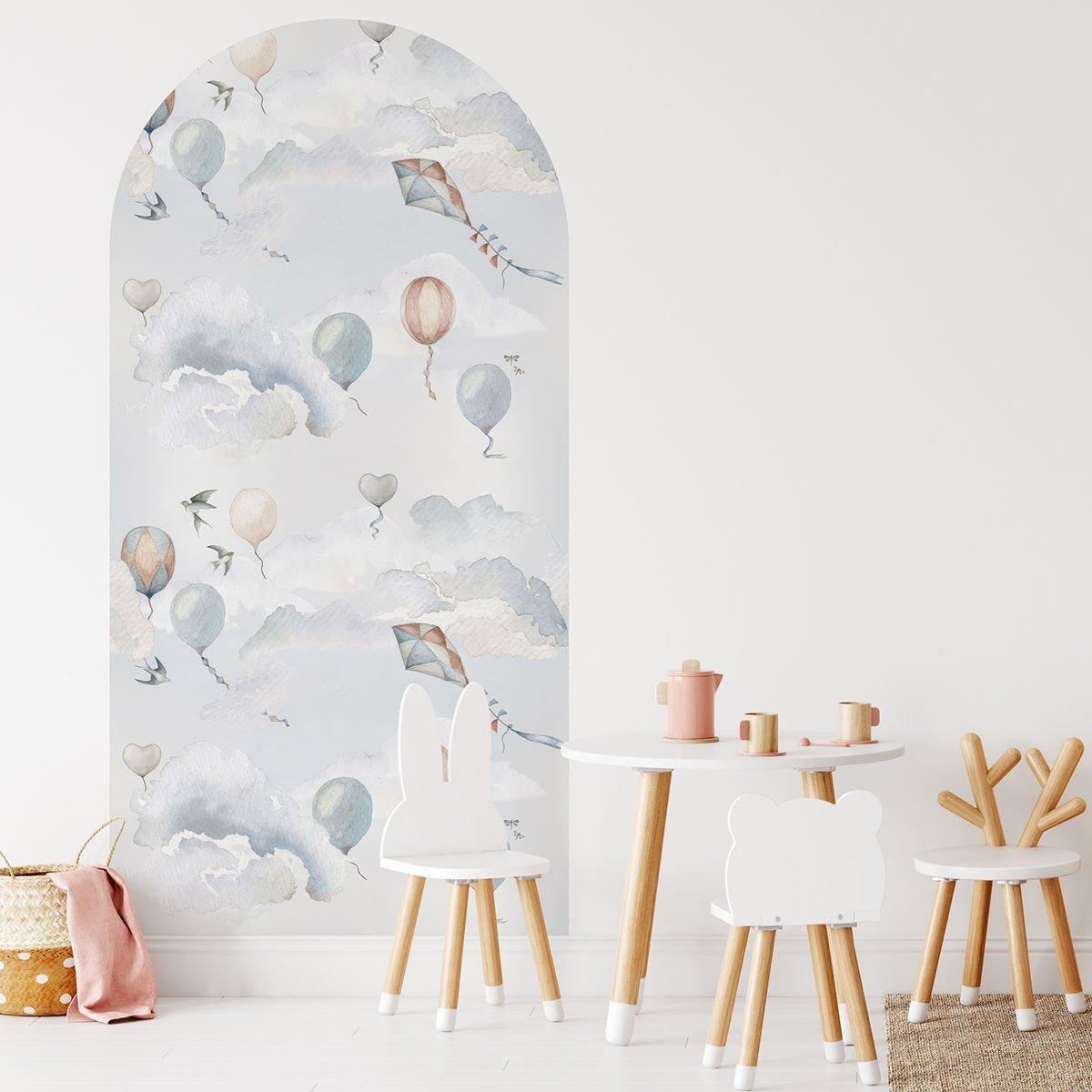 Mavi Bej Balonlar ve Bulutlar Arch Sticker