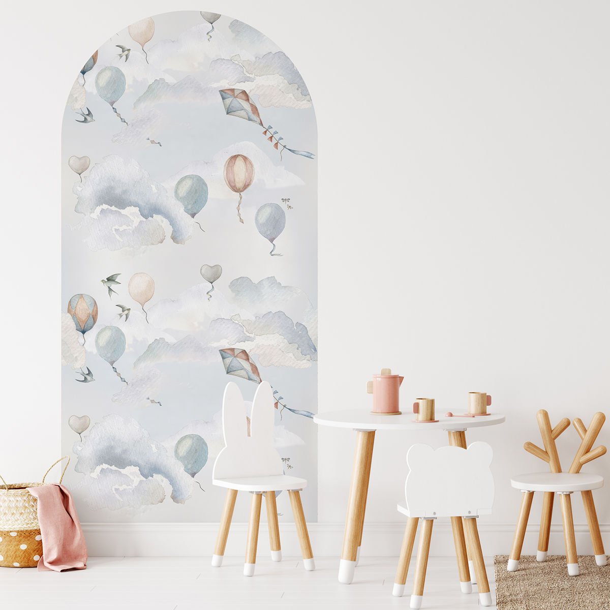 Mavi Bej Balonlar ve Bulutlar Arch Sticker