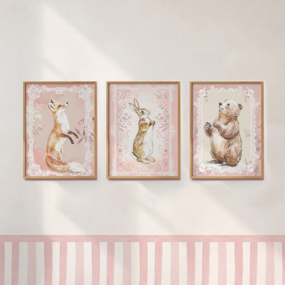 Pembe Süslü Hayvanlar Poster Seti