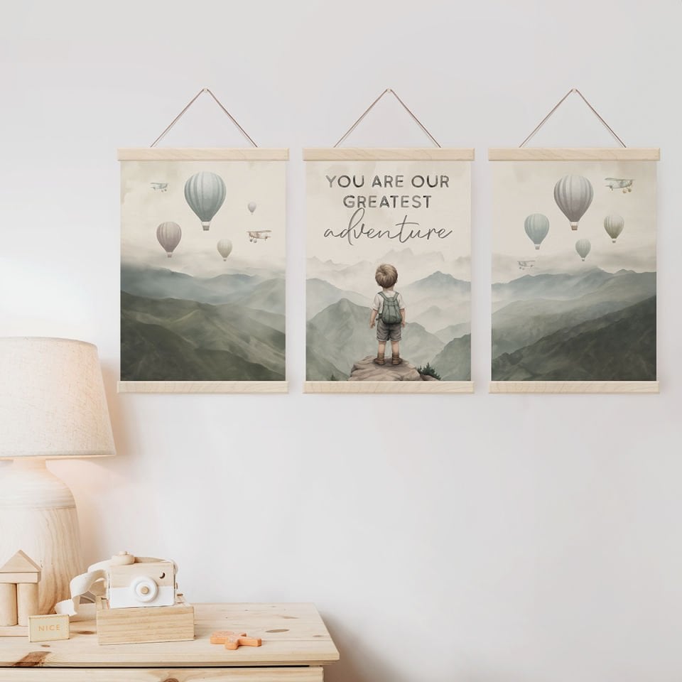 Küçük Çocuk ve Uçan Balonlar Set Dekor Tablo