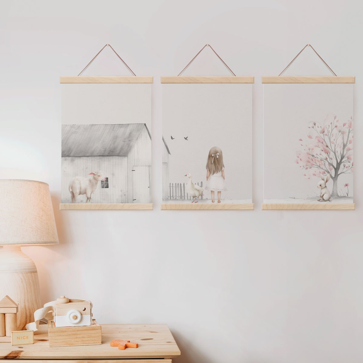 Çiftlikte Küçük Kız Dekor Tablo